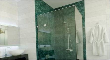 Atviri dušo kabinos: veislių, taisyklės pasirinkimas ir įrengimas