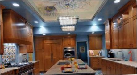 Duplex ir kelių lygių ruožo lubos virtuvės: veislės, pasirinkimas, idėjos