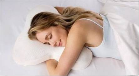 Kaip pasirinkti pagalvę miegoti ant skrandžio?