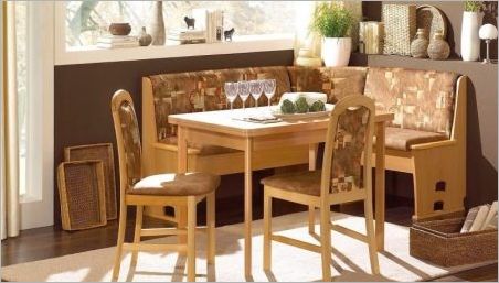 Virtuvės kampai su stalu ir kėdėmis: Savybės ir paslaptys pasirinkimas