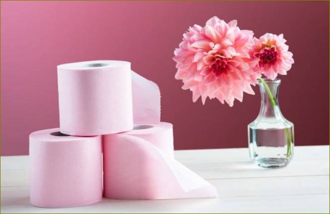 Rožinis tualetinis popierius