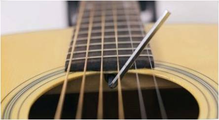 Inkaro ir tinklelio gitaros nustatymas akustinėje gitara