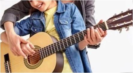 Kaip išmokti groti gitara?