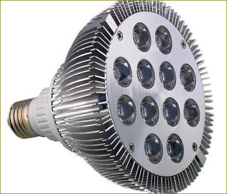 36 vatų E27 daugiaspektrė fitolempinė lempa