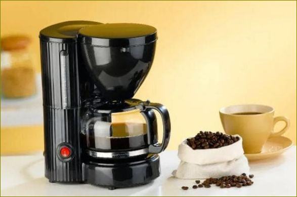 Kavos aparatas ir kavos pupelės