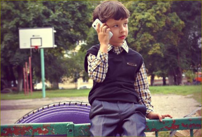 Telefono pasirinkimas 7-8 metų vaikui į mokyklą: išmanieji telefonai ir dar daugiau