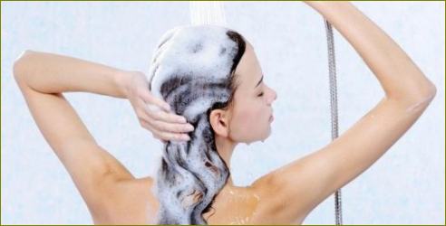 10 geriausių šampūnų nuo plaukų slinkimo