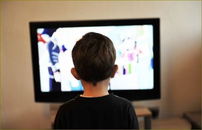 Kaip pasirinkti tinkamą televizoriaus įstrižainę? Skaičiuojant colius