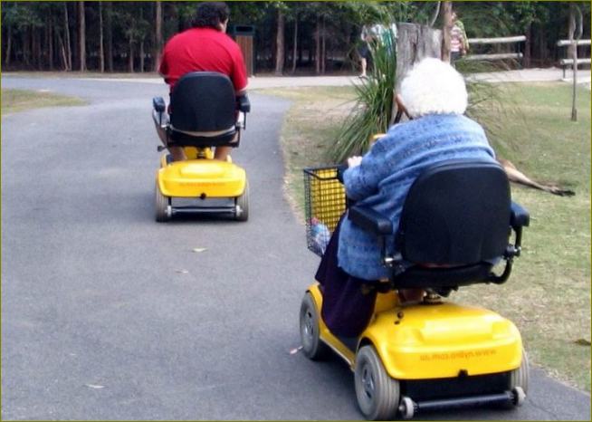 Vyresnio amžiaus žmonėms skirtas motoroleris