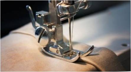 Kaip įstatyti adatą į siuvimo mašina?