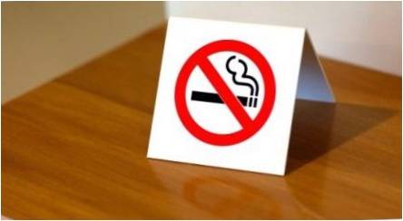 Kaip pašalinti cigarečių kvapą bute?