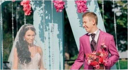 Rožinė vestuvių suknelė - romantiškų ir švelnių Brides